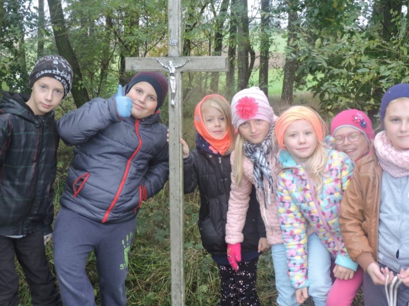 Zuchy sprzątanie grobów